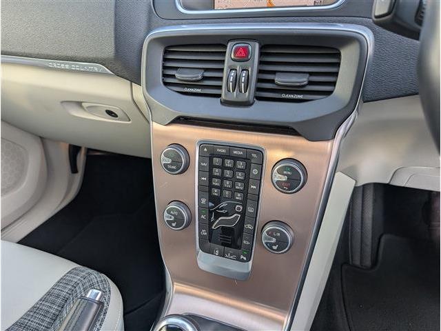 ボルボ Ｖ４０クロスカントリー Ｄ４ モメンタム ディーゼルターボ H30年 (東北) 99