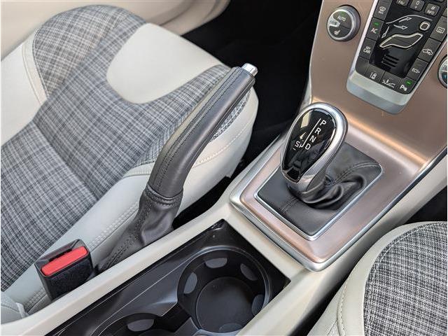 ボルボ Ｖ４０クロスカントリー Ｄ４ モメンタム ディーゼルターボ H30年 (東北) 99