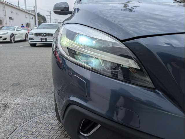 ボルボ Ｖ４０クロスカントリー Ｄ４ モメンタム ディーゼルターボ H30年 (東北) 99