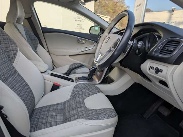 ボルボ Ｖ４０クロスカントリー Ｄ４ モメンタム ディーゼルターボ H30年 (東北) 99