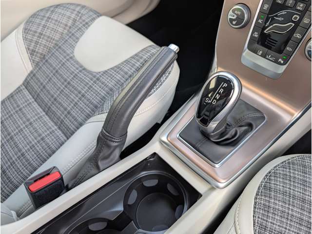 ボルボ Ｖ４０クロスカントリー Ｄ４ モメンタム ディーゼルターボ H30年 (東北) 99