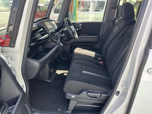 ホンダ Ｎ　ＢＯＸ カスタム ６６０ Ｌ R4年 (東海) 99