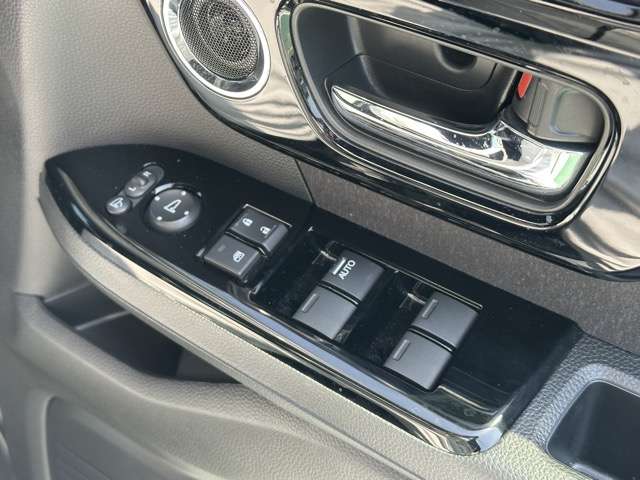 ホンダ Ｎ　ＢＯＸ カスタム ６６０ Ｌ R4年 (東海) 99