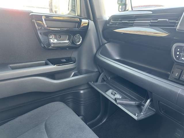 ホンダ Ｎ　ＢＯＸ カスタム ６６０ Ｌ R4年 (東海) 99