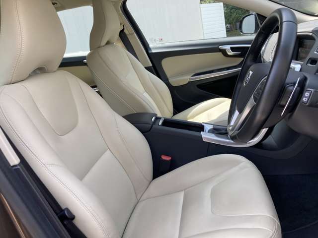 ボルボ クロスカントリー Ｔ５ ＡＷＤ ＳＥ ４ＷＤ H28年 (関東) 99