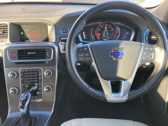 ボルボ クロスカントリー Ｔ５ ＡＷＤ ＳＥ ４ＷＤ H28年 (関東) 99