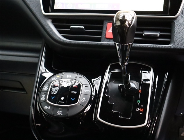 トヨタ ノア ２．０ ＳＩ ＷＸＢＩＩＩ R2年 (関東) 99