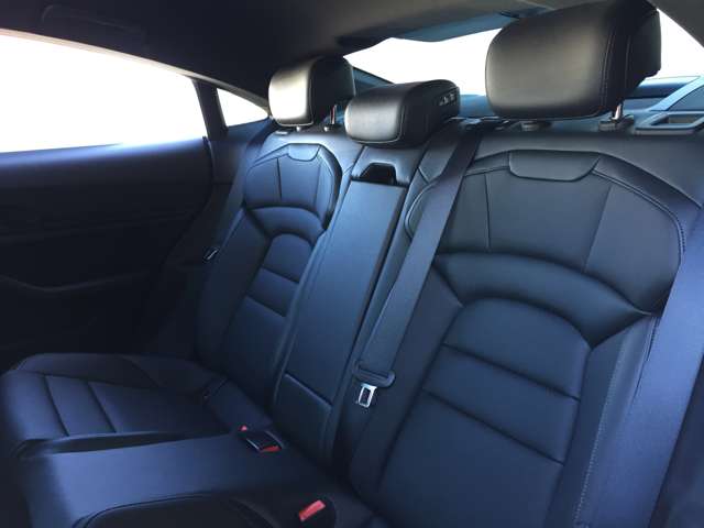 ポルシェ タイカン パフォーマンスバッテリー プラス ４＋１シート R4年 (東海) 99