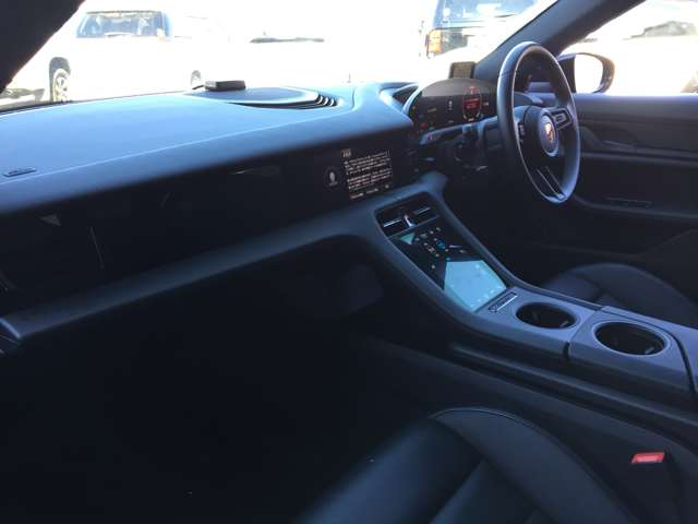 ポルシェ タイカン パフォーマンスバッテリー プラス ４＋１シート R4年 (東海) 99