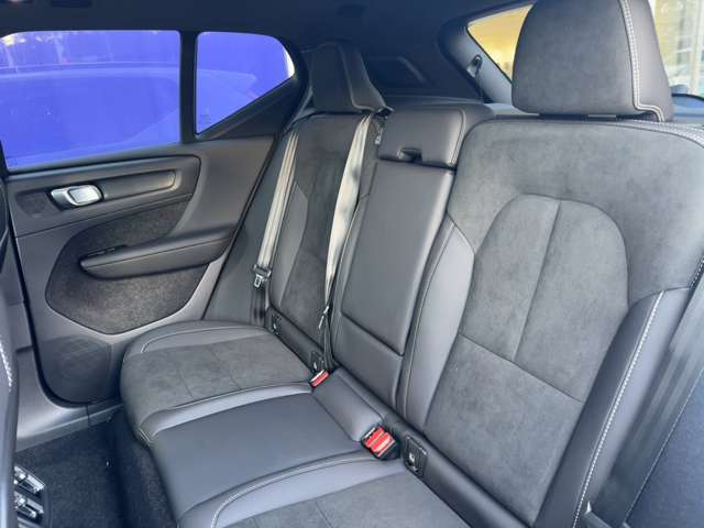 ボルボ ＸＣ４０ ウルトラ Ｂ４ ＡＷＤ ダーク エディション ４ＷＤ R6年 (東北) 99