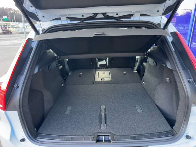 ボルボ ＸＣ４０ ウルトラ Ｂ４ ＡＷＤ ダーク エディション ４ＷＤ R6年 (東北) 99