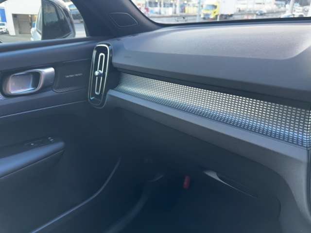 ボルボ ＸＣ４０ ウルトラ Ｂ４ ＡＷＤ ダーク エディション ４ＷＤ R6年 (東北) 99