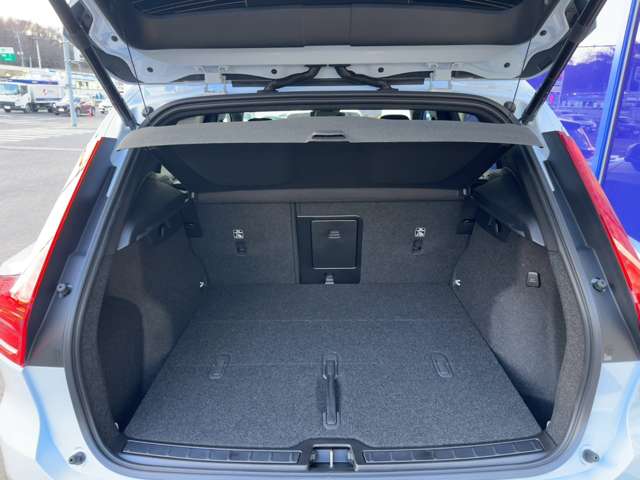 ボルボ ＸＣ４０ ウルトラ Ｂ４ ＡＷＤ ダーク エディション ４ＷＤ R6年 (東北) 99