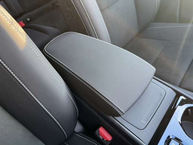 ボルボ ＸＣ４０ ウルトラ Ｂ４ ＡＷＤ ダーク エディション ４ＷＤ R6年 (東北) 99