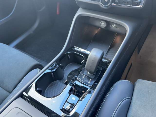 ボルボ ＸＣ４０ ウルトラ Ｂ４ ＡＷＤ ダーク エディション ４ＷＤ R6年 (東北) 99