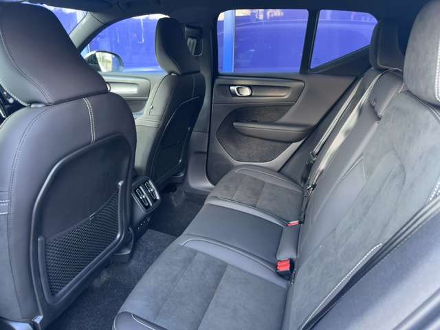 ボルボ ＸＣ４０ ウルトラ Ｂ４ ＡＷＤ ダーク エディション ４ＷＤ R6年 (東北) 99