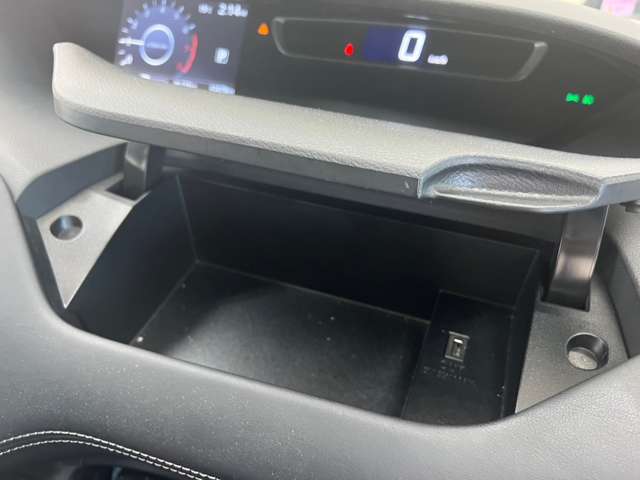 日産 セレナ ２．０ ハイウェイスター ４ＷＤ H28年 (北海道) 99