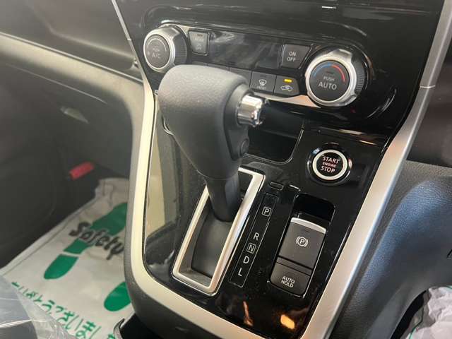 日産 セレナ ２．０ ハイウェイスター ４ＷＤ H28年 (北海道) 99