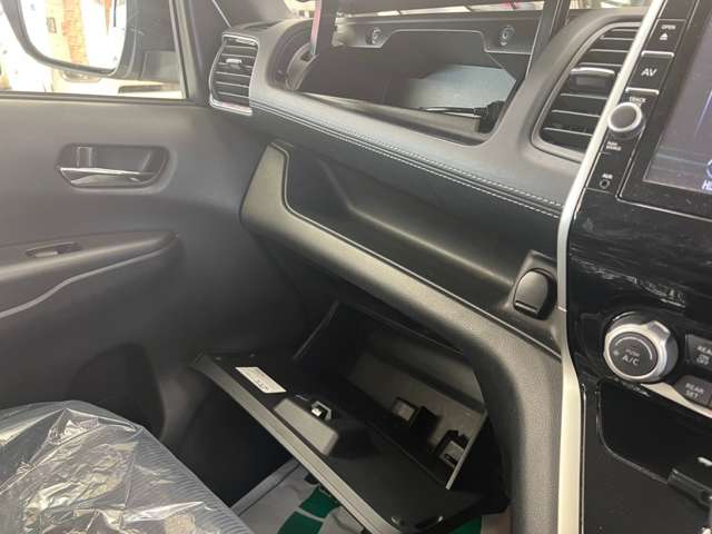 日産 セレナ ２．０ ハイウェイスター ４ＷＤ H28年 (北海道) 99