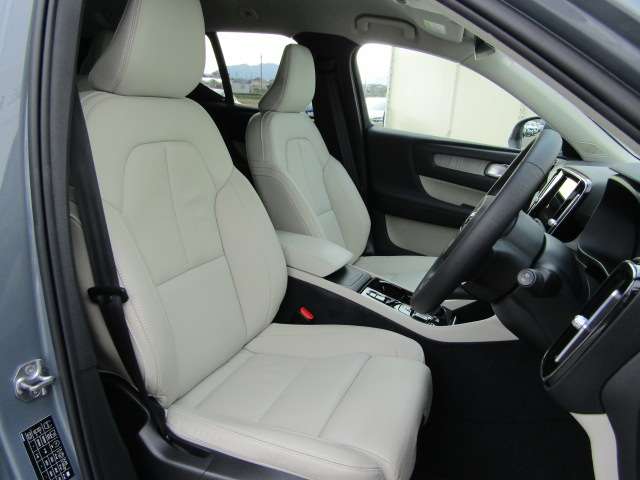 ボルボ ＸＣ４０ Ｂ４ ＡＷＤ インスクリプション ４ＷＤ R3年 (四国) 99