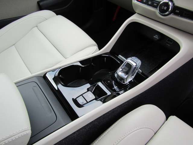 ボルボ ＸＣ４０ Ｂ４ ＡＷＤ インスクリプション ４ＷＤ R3年 (四国) 99