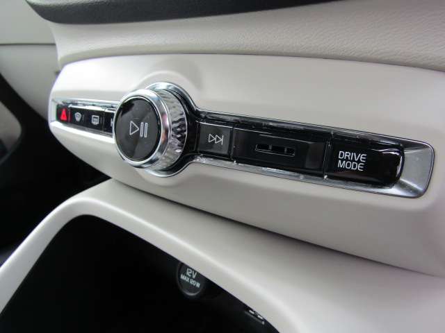 ボルボ ＸＣ４０ Ｂ４ ＡＷＤ インスクリプション ４ＷＤ R3年 (四国) 99