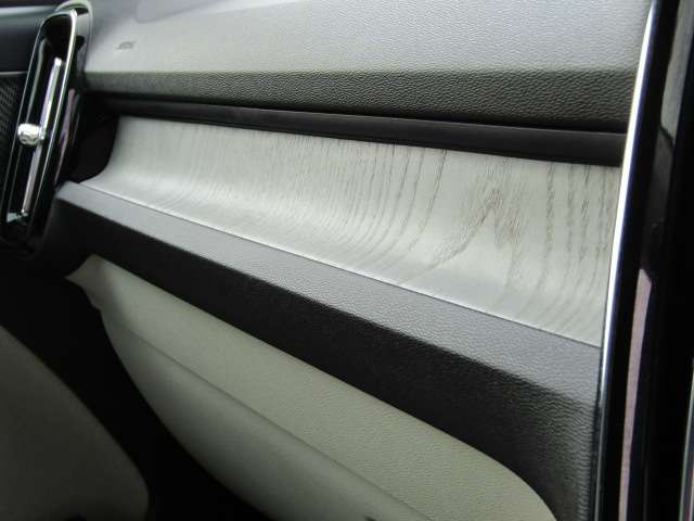 ボルボ ＸＣ４０ Ｂ４ ＡＷＤ インスクリプション ４ＷＤ R3年 (四国) 99