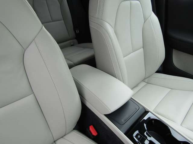 ボルボ ＸＣ４０ Ｂ４ ＡＷＤ インスクリプション ４ＷＤ R3年 (四国) 99