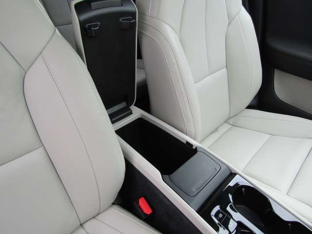 ボルボ ＸＣ４０ Ｂ４ ＡＷＤ インスクリプション ４ＷＤ R3年 (四国) 99