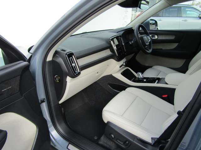 ボルボ ＸＣ４０ Ｂ４ ＡＷＤ インスクリプション ４ＷＤ R3年 (四国) 99