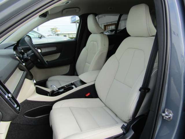 ボルボ ＸＣ４０ Ｂ４ ＡＷＤ インスクリプション ４ＷＤ R3年 (四国) 99