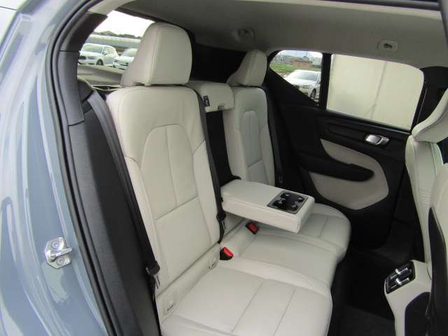 ボルボ ＸＣ４０ Ｂ４ ＡＷＤ インスクリプション ４ＷＤ R3年 (四国) 99