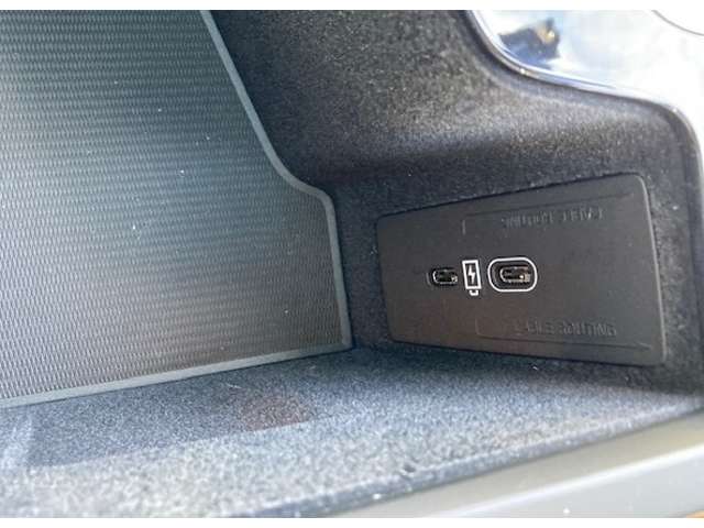 ボルボ ＸＣ６０ リチャージ アルティメット Ｔ６ ＡＷＤ プラグイン ハイブリッド ４ＷＤ R5年 (関東) 99