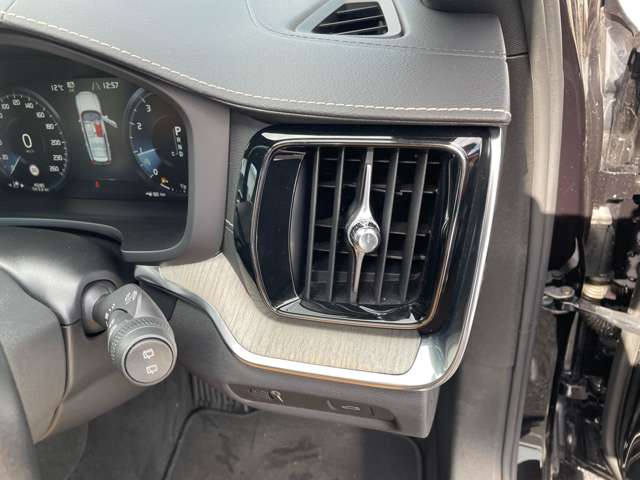 ボルボ Ｖ６０ Ｔ５　インスクリプション R1年 (東北) 99