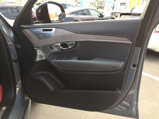 ボルボ ＸＣ９０ リチャージ アルティメット Ｔ８ ＡＷＤ プラグイン ハイブリッド ４ＷＤ R5年 (東海) 99