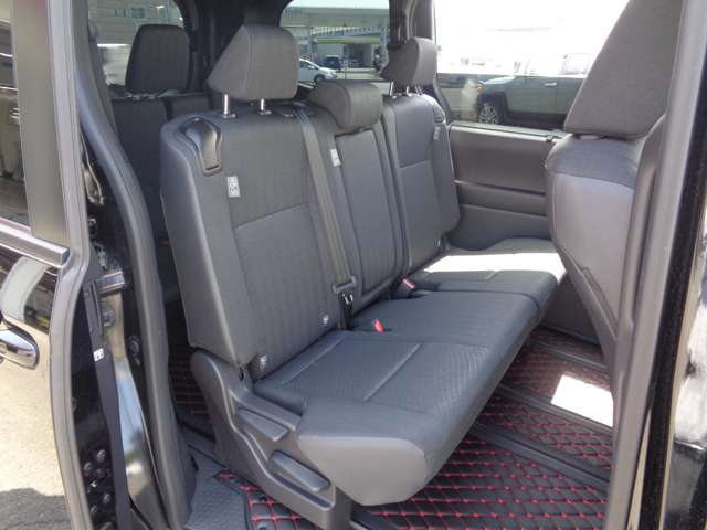 トヨタ ノア １．８ ハイブリッド Ｓ－Ｇ R5年 (中国) 99