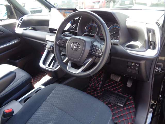 トヨタ ノア １．８ ハイブリッド Ｓ－Ｇ R5年 (中国) 99