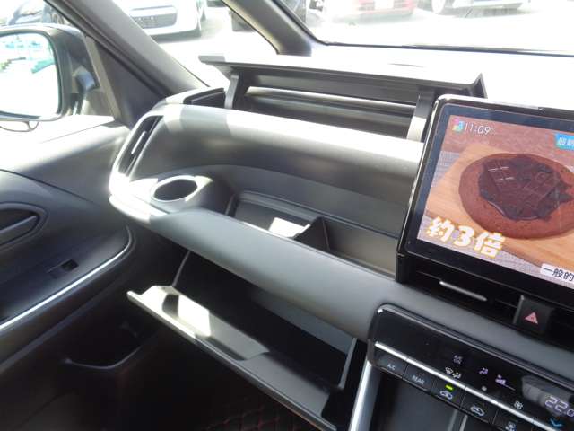 トヨタ ノア １．８ ハイブリッド Ｓ－Ｇ R5年 (中国) 99