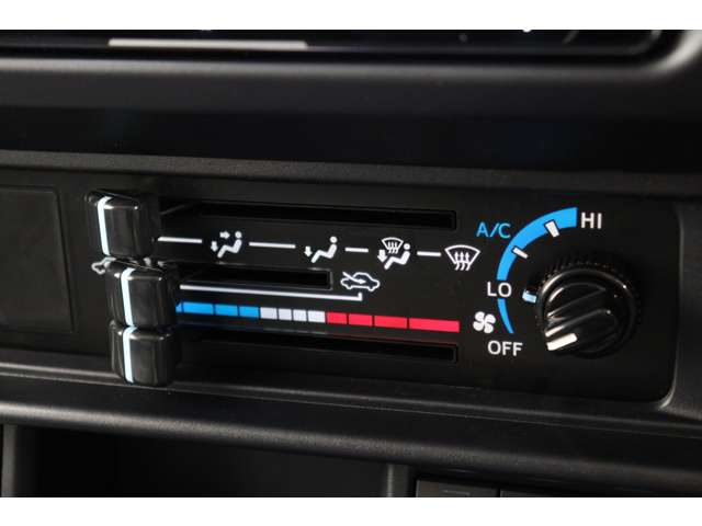 トヨタ ランドクルーザー７０ ２．８ ＡＸ ディーゼルターボ ４ＷＤ R6年 (東海) 99