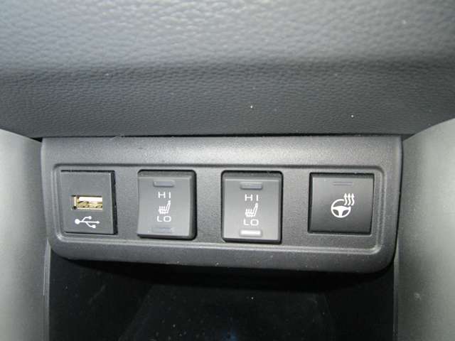 トヨタ カローラクロス　ハイブリッド １．８ ハイブリッド Ｚ Ｅ－ＦＯＵＲ ４ＷＤ R4年 (中国) 99