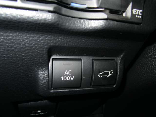 トヨタ カローラクロス　ハイブリッド １．８ ハイブリッド Ｚ Ｅ－ＦＯＵＲ ４ＷＤ R4年 (中国) 99