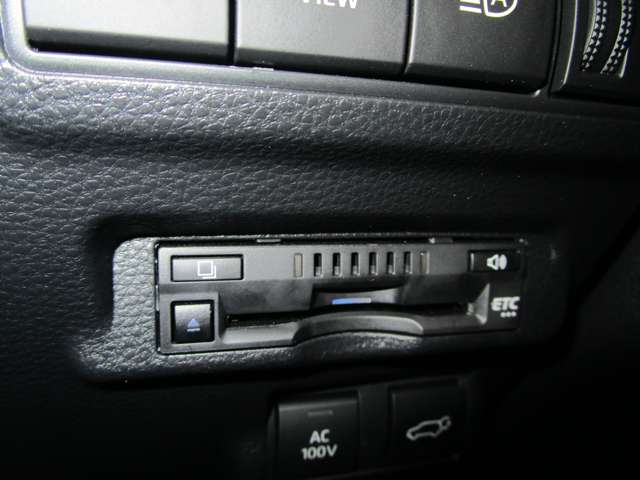 トヨタ カローラクロス　ハイブリッド １．８ ハイブリッド Ｚ Ｅ－ＦＯＵＲ ４ＷＤ R4年 (中国) 99