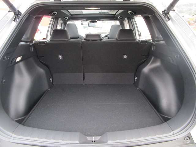 トヨタ カローラクロス　ハイブリッド １．８ ハイブリッド Ｚ Ｅ－ＦＯＵＲ ４ＷＤ R4年 (中国) 99