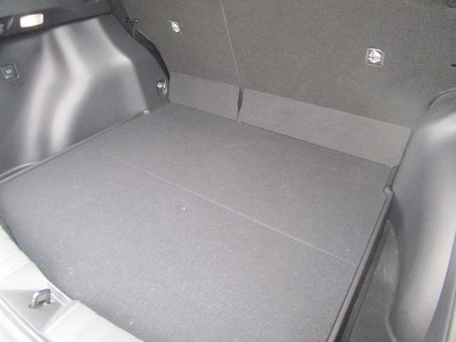 トヨタ カローラクロス　ハイブリッド １．８ ハイブリッド Ｚ Ｅ－ＦＯＵＲ ４ＷＤ R4年 (中国) 99