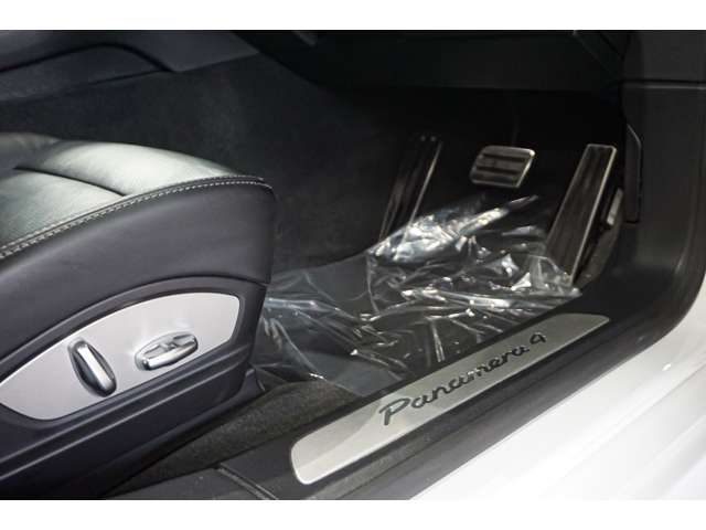 ポルシェ パナメーラ ４ ＰＤＫ ４ＷＤ H27年 (北海道) 99