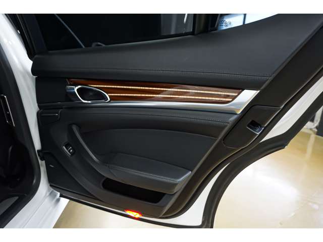 ポルシェ パナメーラ ４ ＰＤＫ ４ＷＤ H27年 (北海道) 99