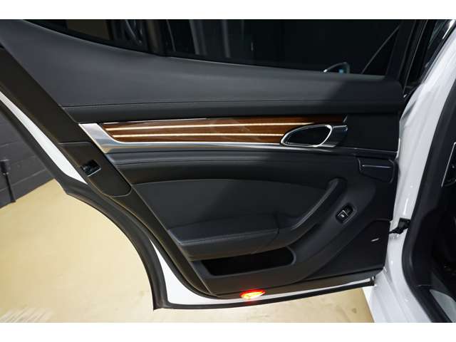 ポルシェ パナメーラ ４ ＰＤＫ ４ＷＤ H27年 (北海道) 99