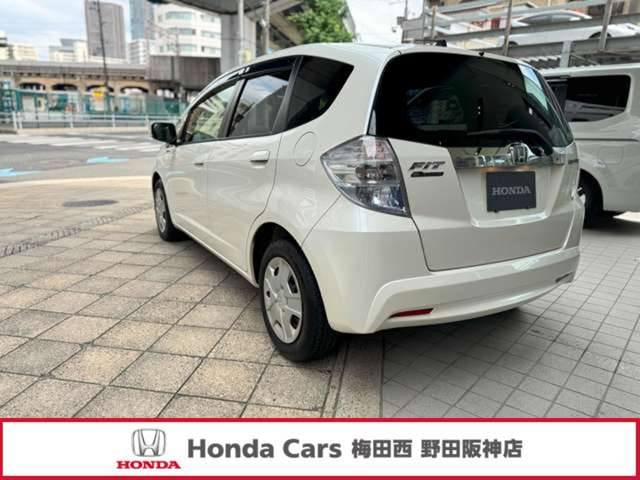 ホンダ フィット　ハイブリッド １．３ １０ＴＨアニバーサリー H24年 (近畿) 99