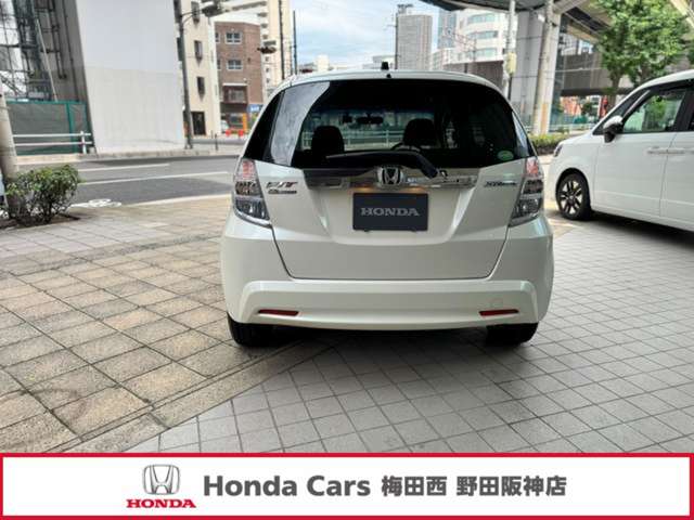 ホンダ フィット　ハイブリッド １．３ １０ＴＨアニバーサリー H24年 (近畿) 99