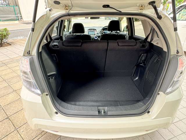 ホンダ フィット　ハイブリッド １．３ １０ＴＨアニバーサリー H24年 (近畿) 99